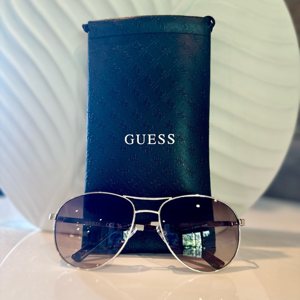 Guess Aviator Sunglasses with Black Pouch